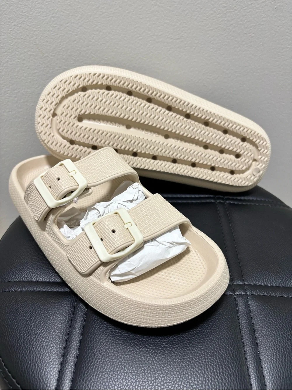 Woman’s 38/39 Cream Double Buckle Slide Sandals New Never Wore